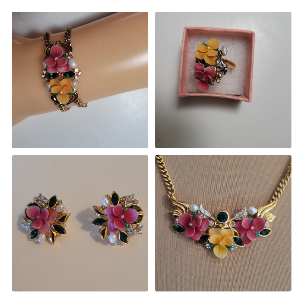 vtg 4 pc neck/earring/bracelet / ring set